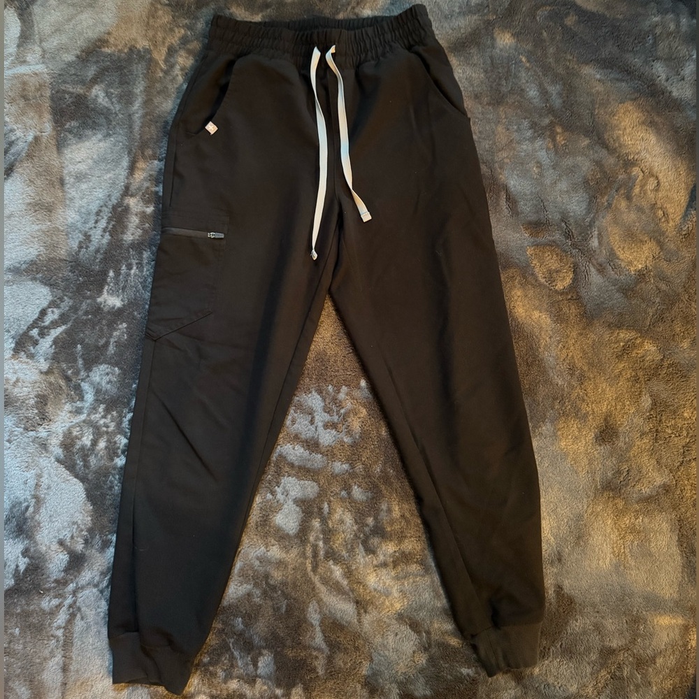 FIGS Uman Relaxed Jogger Scrub Pants in Black